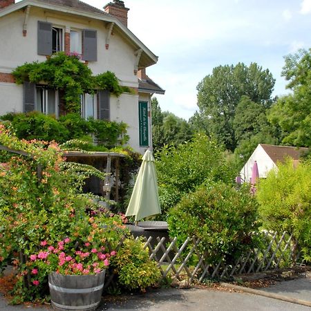 Logis Hotel De La Chapelle Milon-la-Chapelle Exterior photo