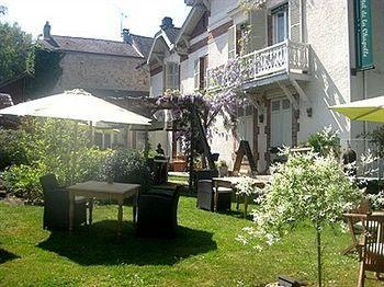 Logis Hotel De La Chapelle Milon-la-Chapelle Exterior photo